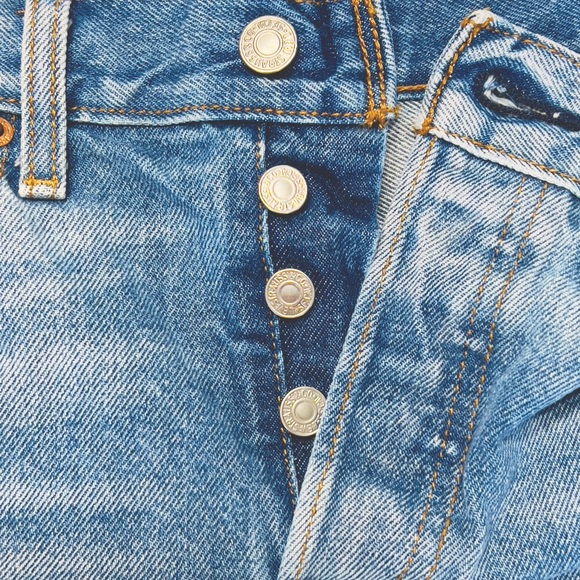 Levi's Wedgie Fit Shorts - Picture 6 of 10